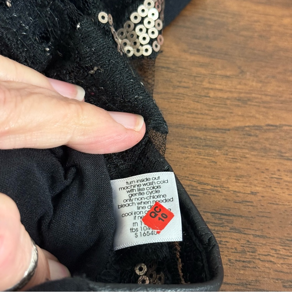 Lane Bryant Plus 18/20 Black Metallic Floral Sequin Embroidered Top Faux Leather - Picture 7 of 9